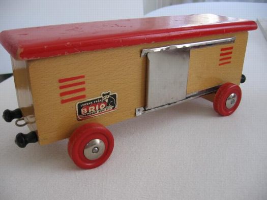 brio_traincar2_tradera.jpg