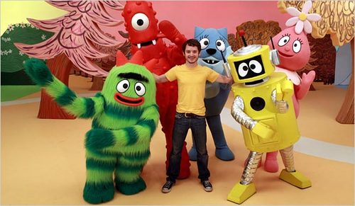 elijah_wood_yo_gabba_gabba.jpg