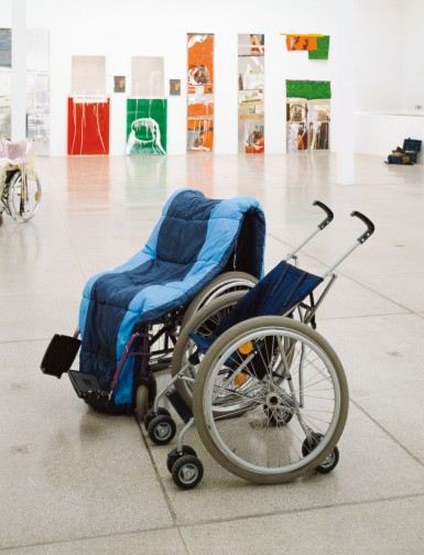 genzken_stroller_zwirner.jpg