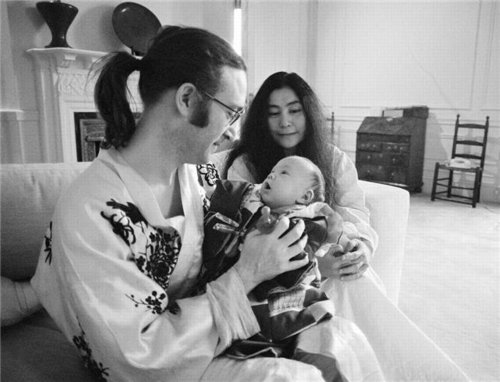 http://daddytypes.com/archive/john_yoko_baby.jpg