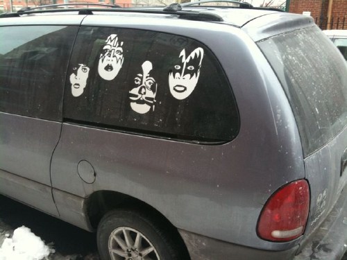 kiss_minivan_heartasarena.jpg