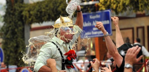 oktoberfest_helmet_spiegel_dpa.jpg