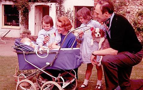 roald_dahl_family_1961.jpg