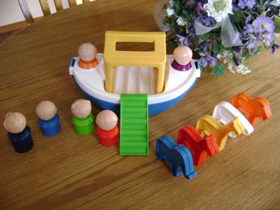 Tupperware noah's ark store set