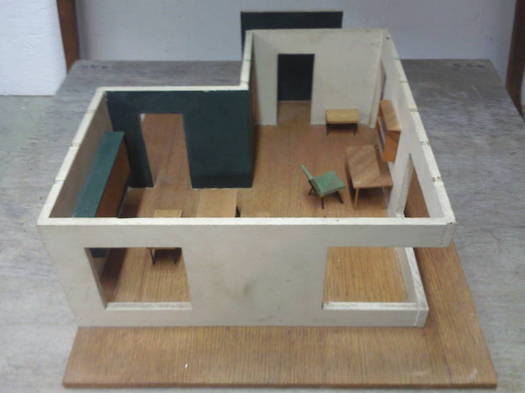 vintage_mod_dollhouse2_ebay.jpg