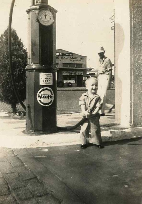 the_old_motor_gaspump_kid.jpg