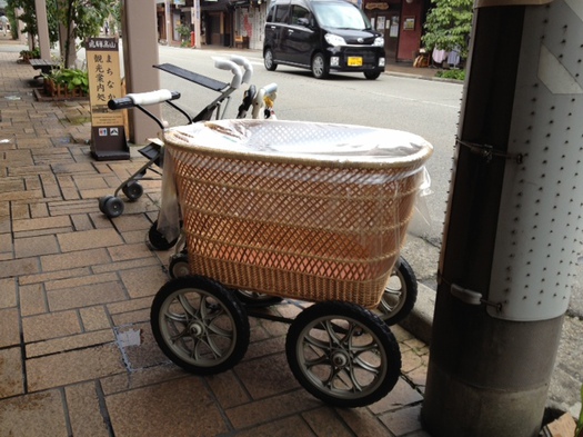 wicker_stroller_takayama.jpg