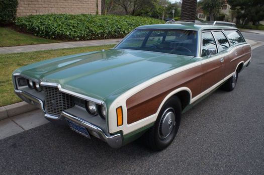 ford_country_squire_green1.jpg